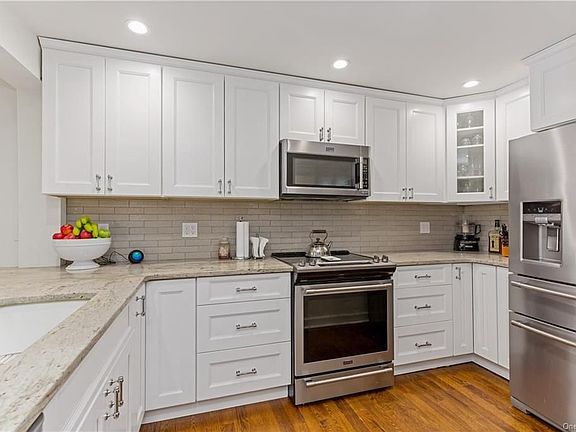 5th image of 13 Woodcrest Ter