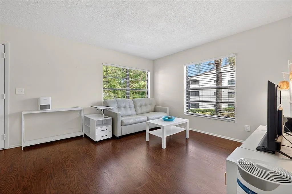 1 bed, 1.0 bath, 575 sqft, $1,250 — Photo 4