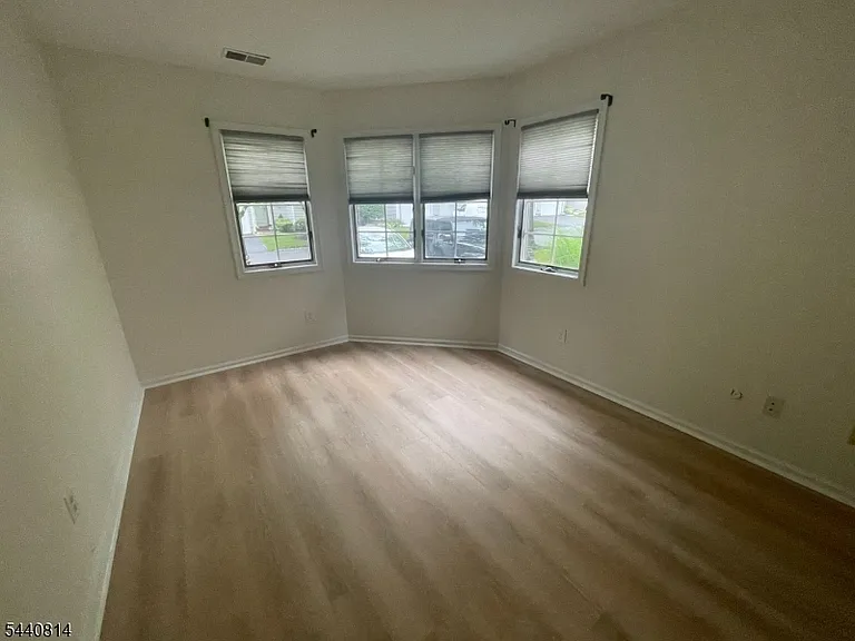 15 Davenport Rd — Photo 12