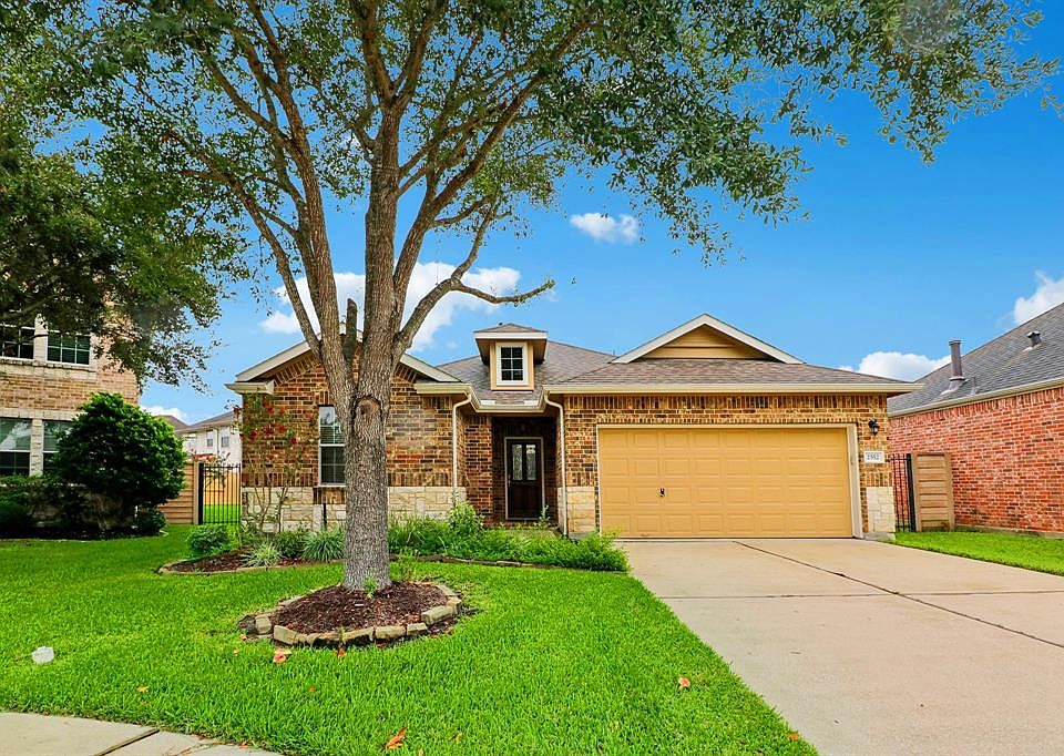 1st image of 2552 Blue Heron Circle