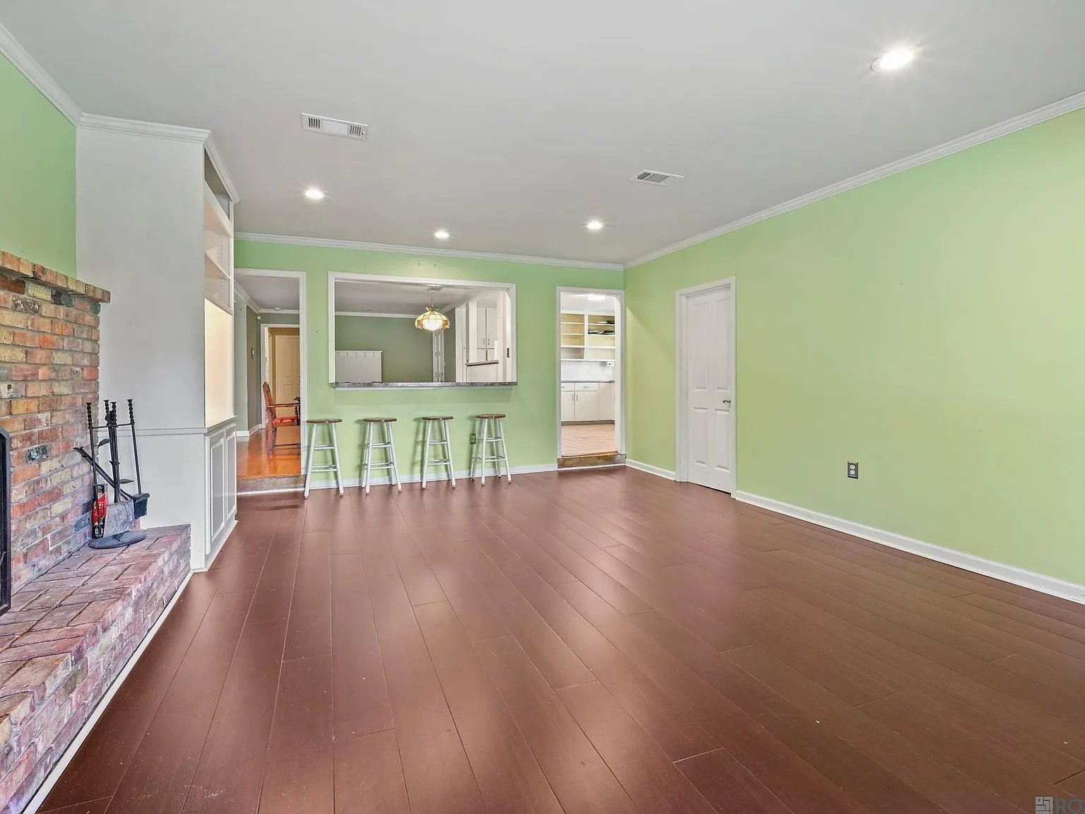 4 bed, 1987 sqft, $2,600 — Photo 3
