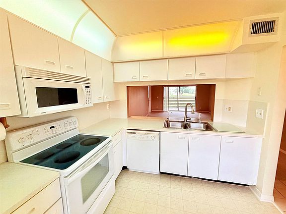 5th image of 2524 NW 104th Avenue #206