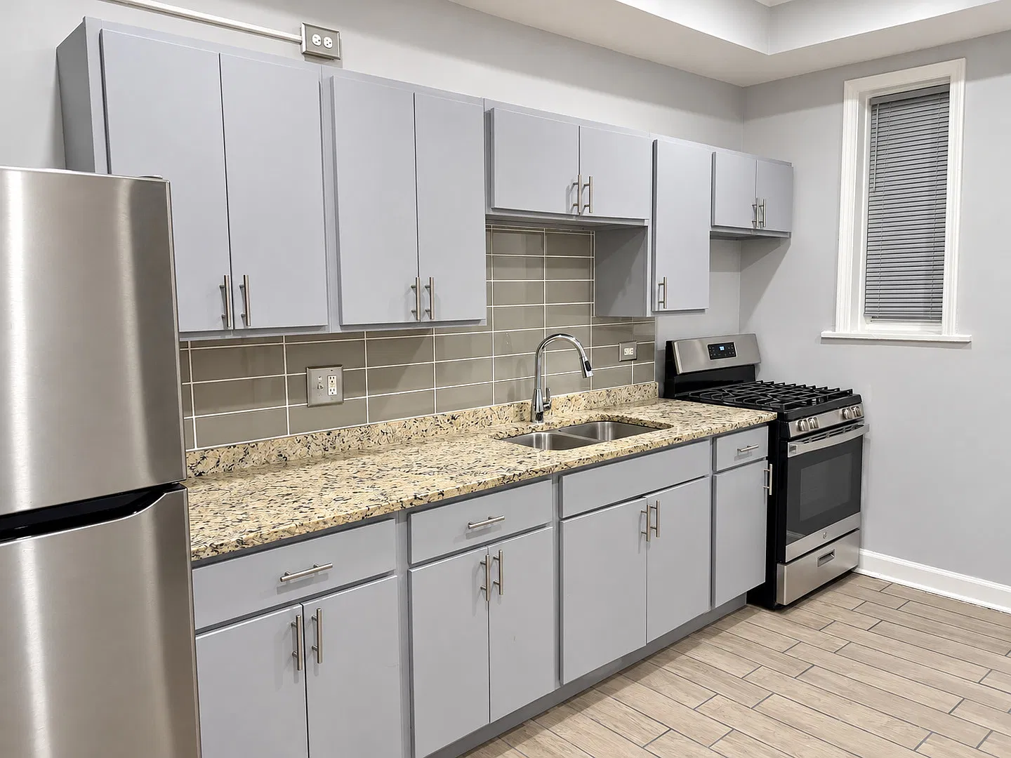 3 bed, 1000 sqft, $1,625 — Photo 4