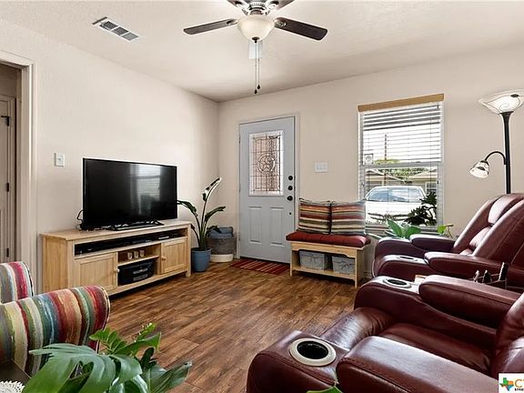 5th image of 801 S Live Oak St #D
