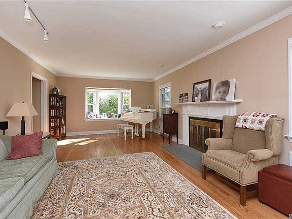 4th image of 154 Midgley Dr