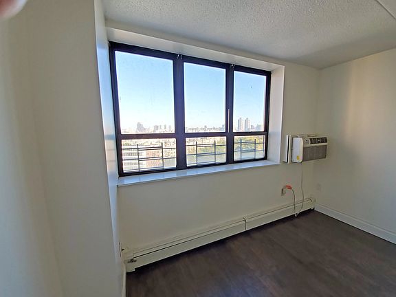 4th image of 300 Cathedral Pkwy #11D