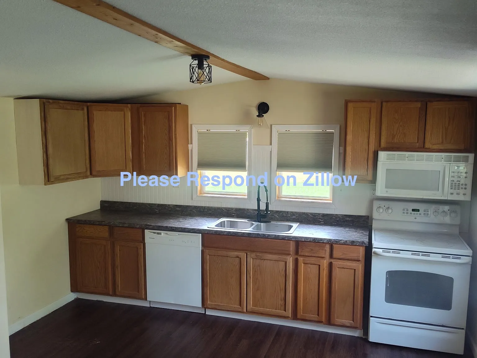 1023 E 9th St — Photo 2