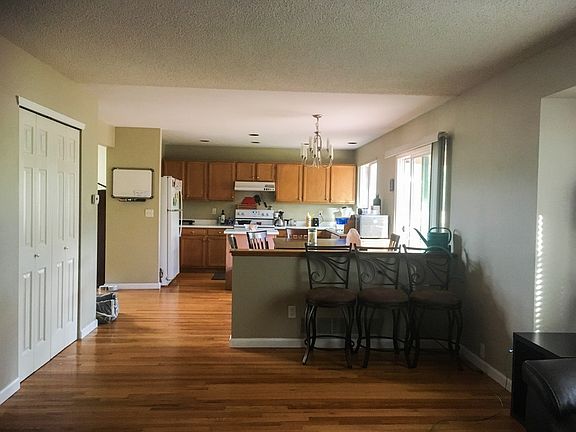 5th image of 1440 Stoneham St
