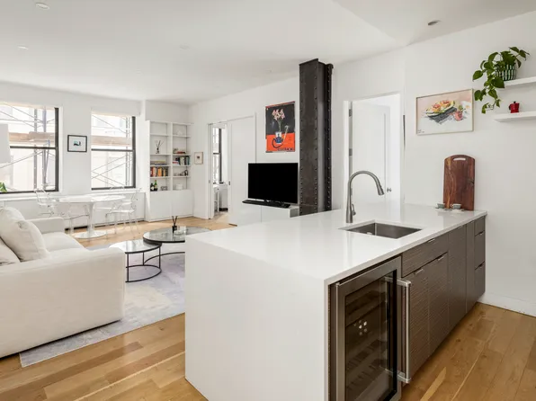 71 Nassau Street image 1 of 18