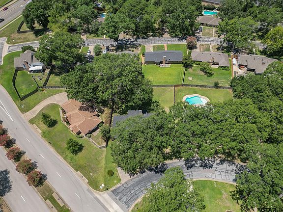 3rd image of 6213 Wilshire Dr