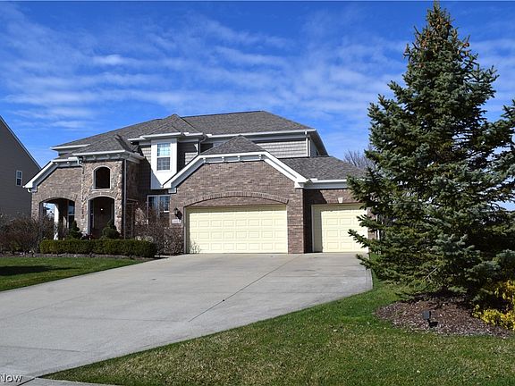 4th image of 2027 Meadowood Blvd