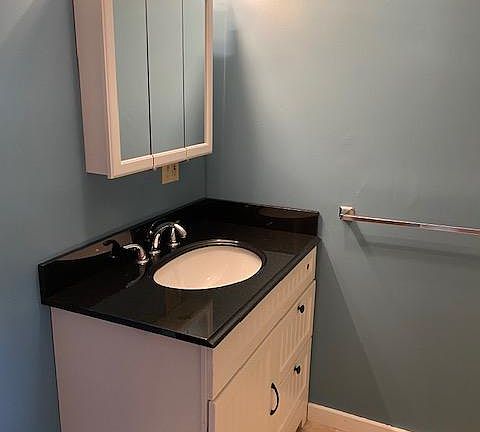 5th image of 18 Russell St Unit A