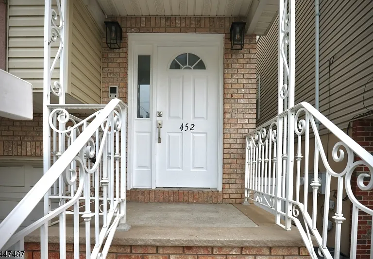 452 Marshall St — Photo 2