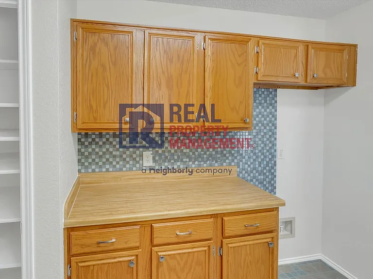732 Burlington Ave — Photo 13