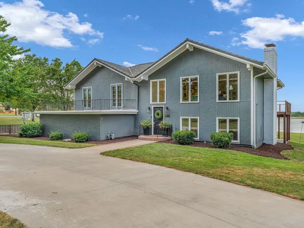 6466 SW Suffolk Rd, Topeka, KS 66610