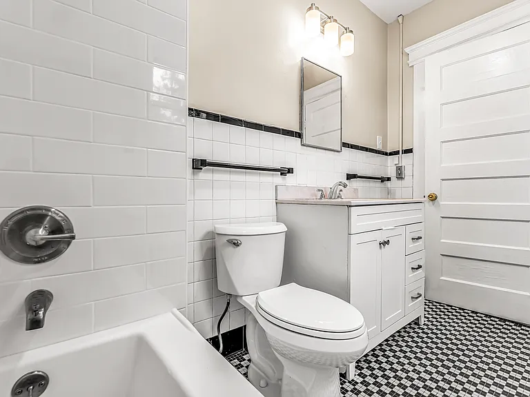 1035 Dixwell Ave — Photo 14