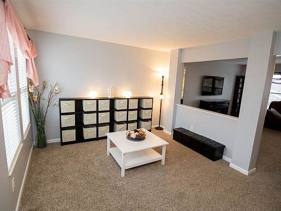 4th image of 10209 Meadow Glen Dr