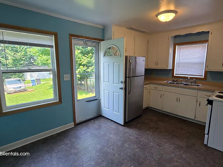 727 Thomas Ave N #2 — Photo 6