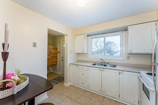60 Trudeau, Sarnia - - — Photo 3
