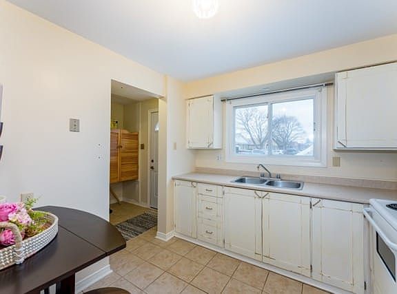 3rd image of 215 Trudeau Dr #60
