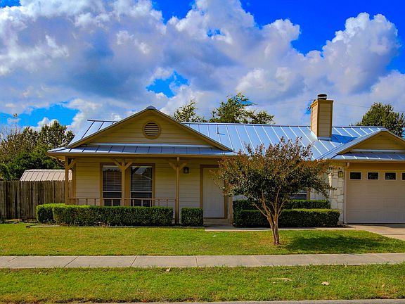 2nd image of 210 Cibolo Crossing Dr