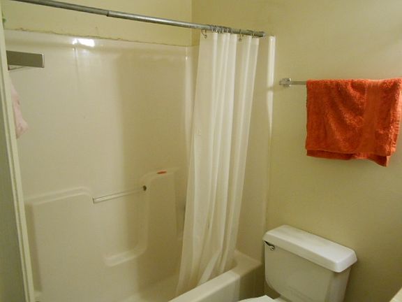 4th image of 1444 Bradley Dr
