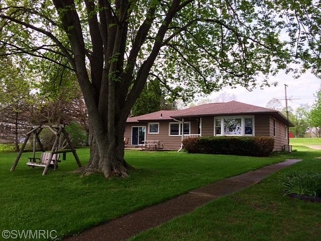 1st image of 1985 W Lake Dr