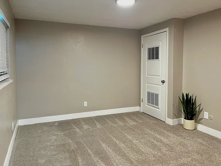 672 N 1060 W #NORTH 674 N — Photo 16