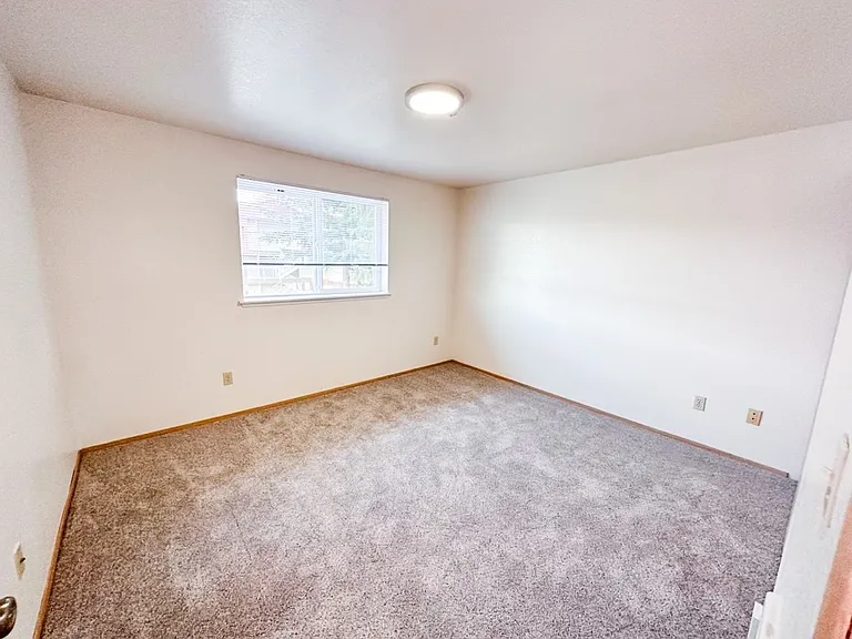 Riverdale Apartments — Photo 29