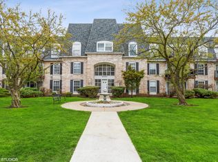 5400 Carriageway Dr APT 104, Rolling Meadows, IL 60008