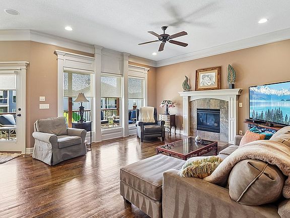 4th image of 9027 N Askew Ave