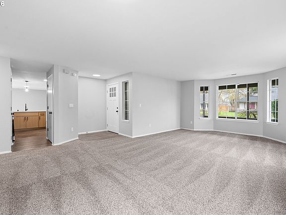4th image of 15805 NE 48th Cir