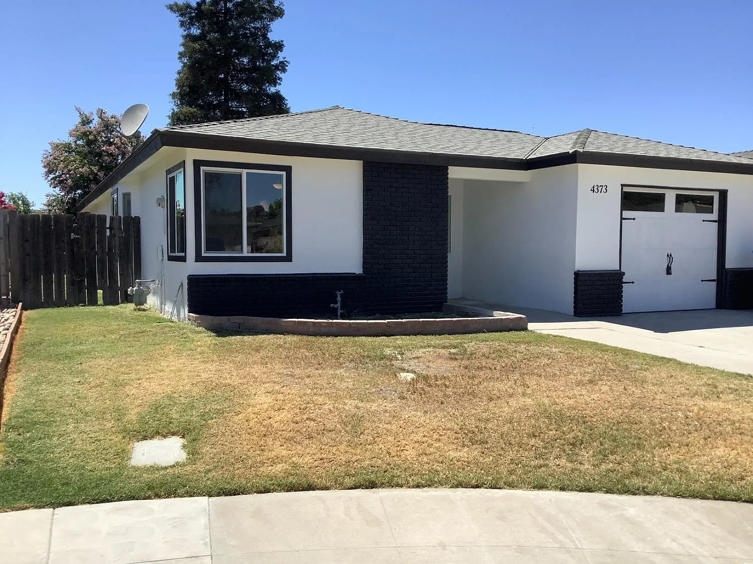 4373 N Cleo Ave photo 1