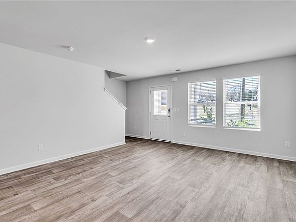 5th image of 108 Westminister Ave
