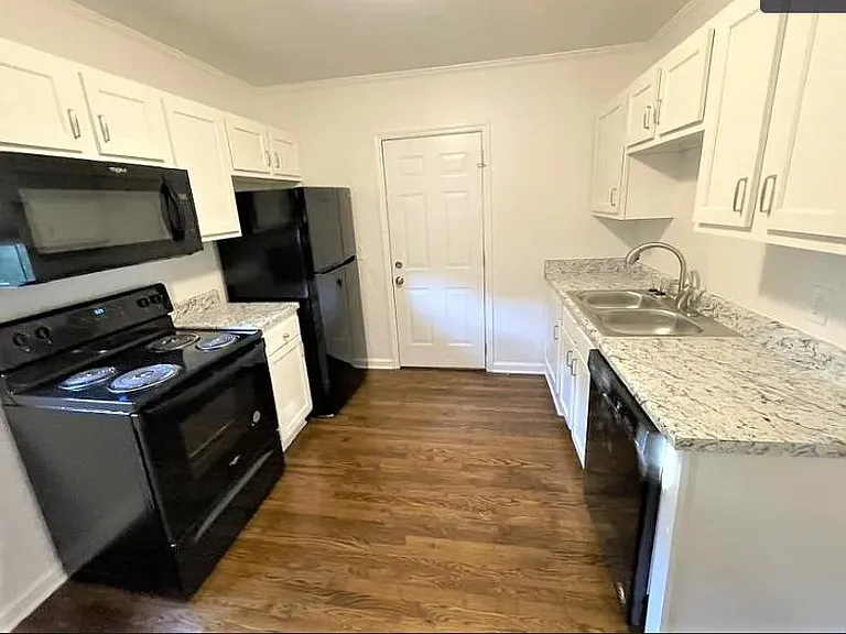 625 Midway Ave — Photo 6