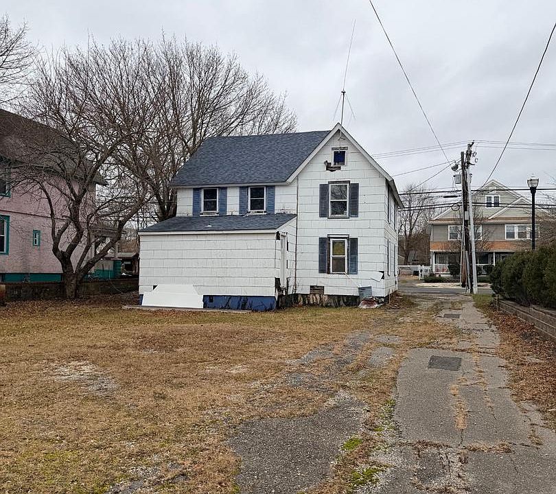 2nd image of 360 N Main St