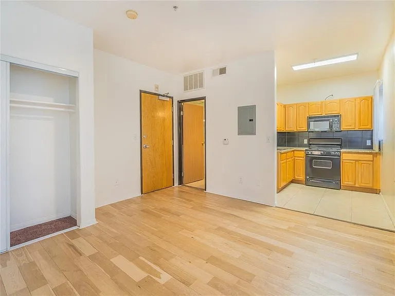 7th Street living area