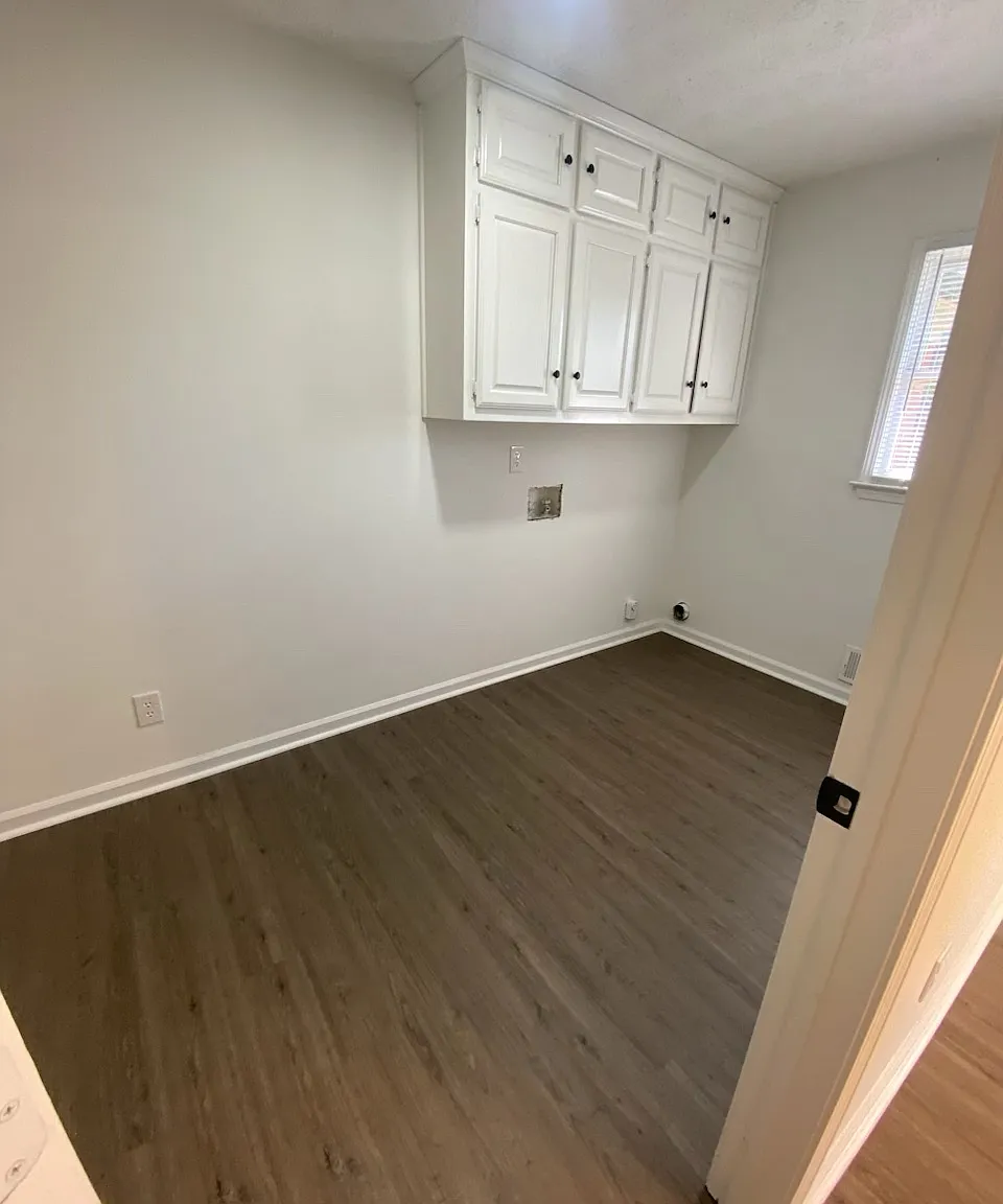 3 bed, 2400 sqft, $2,300 — Photo 4