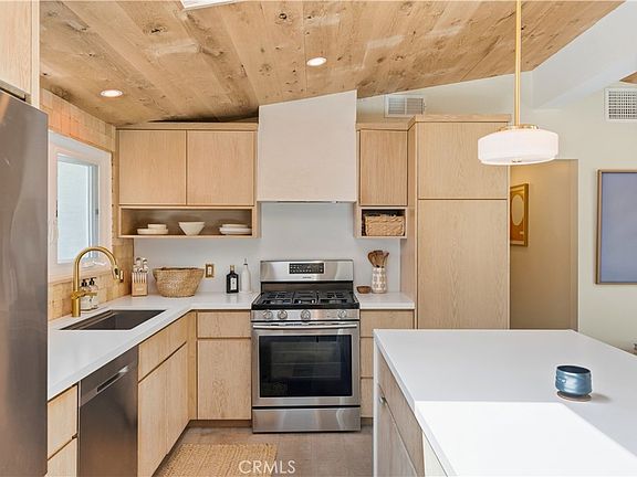 3rd image of 271 Camellia Ln