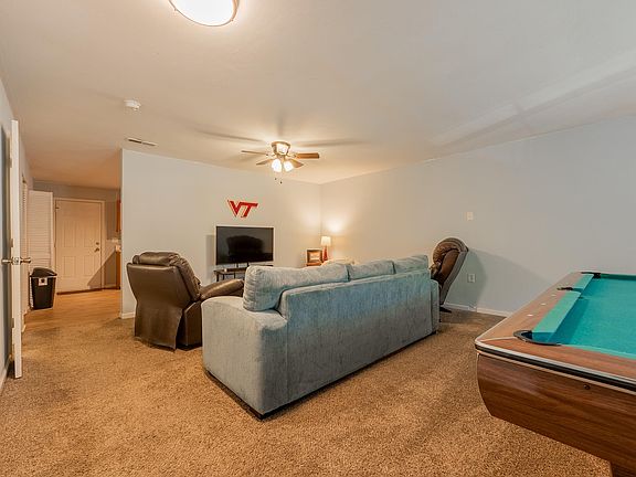 3rd image of 403 Laurence Ln