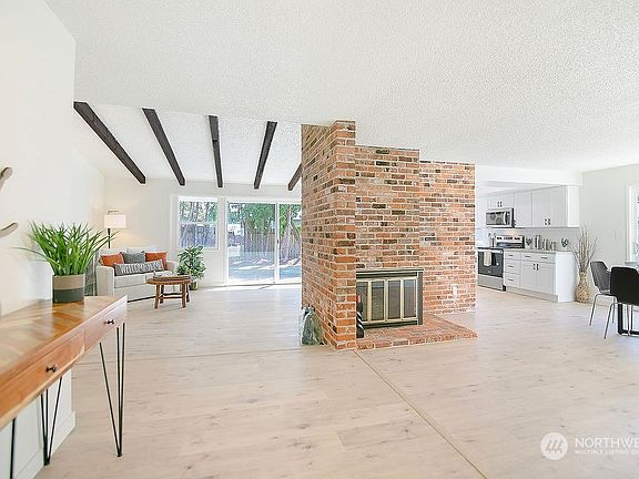 3rd image of 3914 Rosewood Street