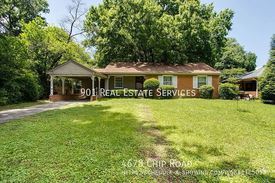 Classic Colonial Acres Living — Photo 3