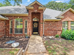 1211 Vera Ln, Kennedale, TX 76060