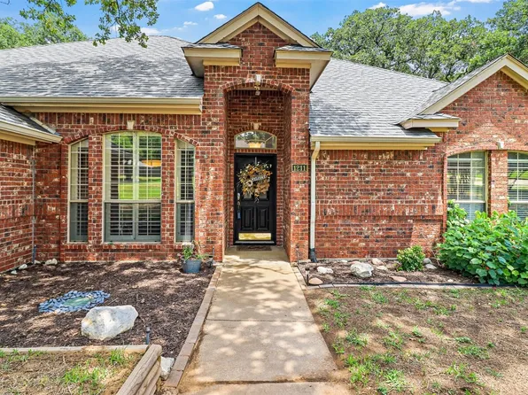1211 Vera Ln, Kennedale, TX 76060