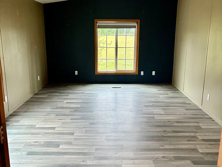 1253 N County Line Rd — Photo 8