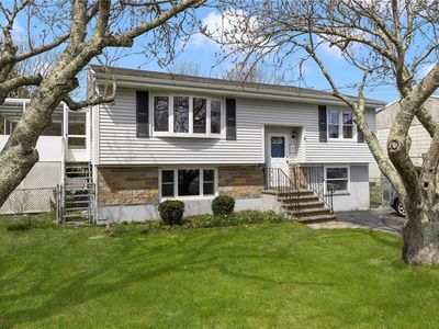 112 Center Ave, Middletown, RI, 02842