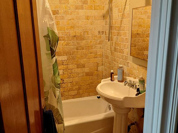 5th image of 3521 W Argyle St #2