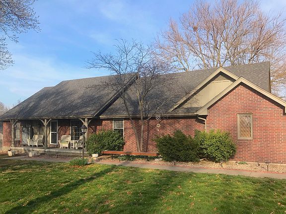 3rd image of 1517 S Apple Ln