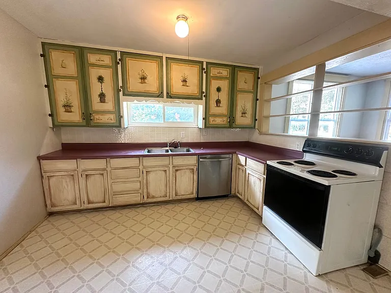 758 S Delaware Ave — Photo 12
