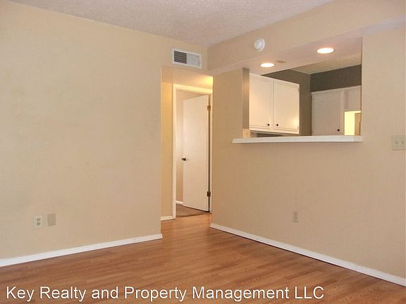 2nd image of 700 NW 17th St #5077505